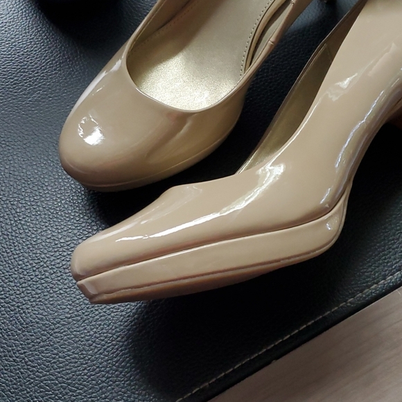 Heels - Picture 3 of 3